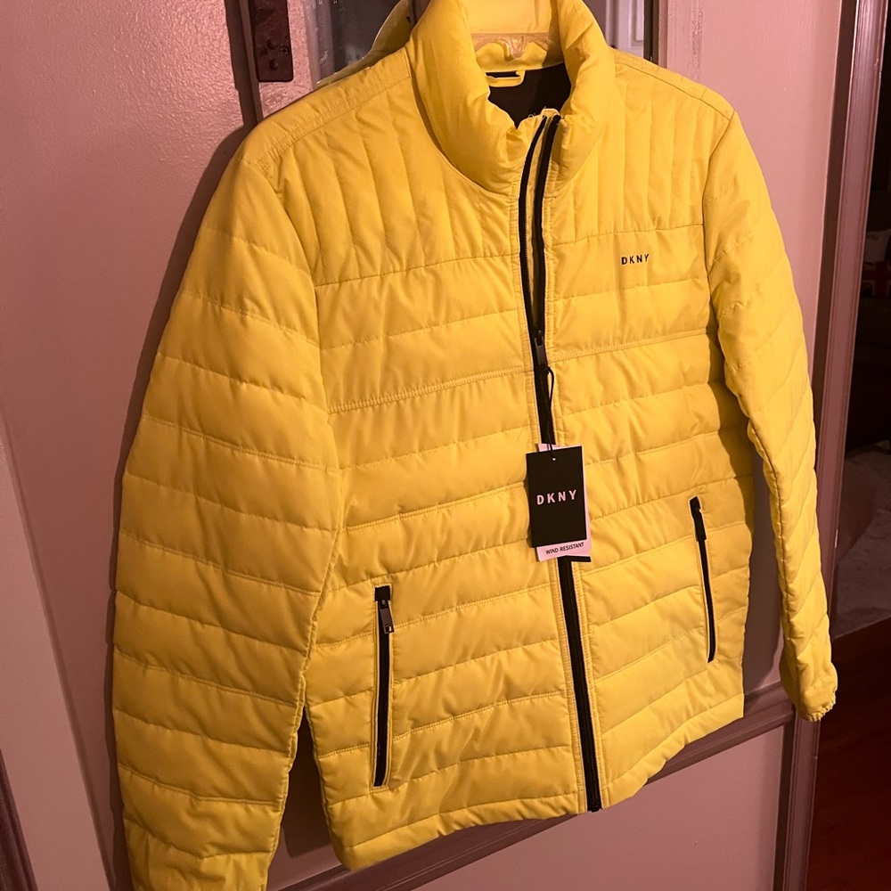 Men’s DKNY Vibrant Yellow Quilted Jacket w/ Black detailing / Ultra Loft